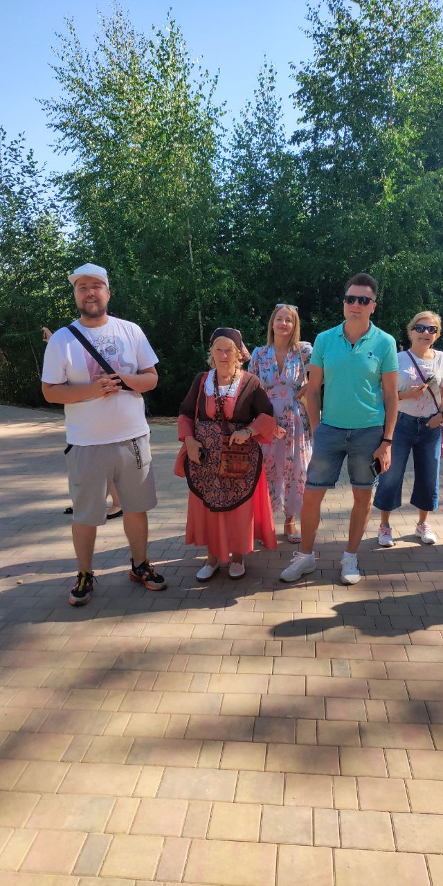 Известные Ярославские блогеры, популярные ведущие и медийные лица отправились сегодня в блог -тур по объектам сельского туризма