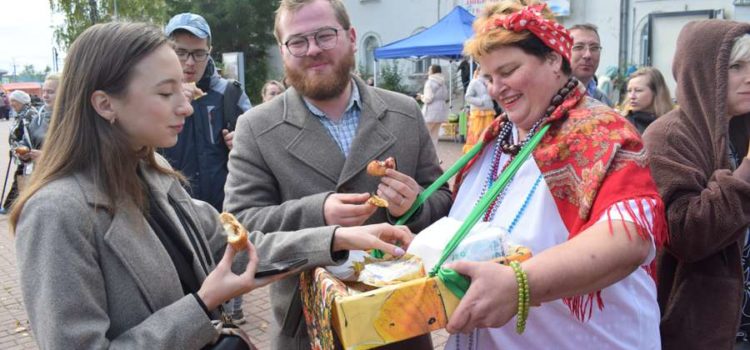 Традиционная ярмарка «Дары осени» — событие, любимое многими мышкинцами – прошла в Мышкине в начале сентября