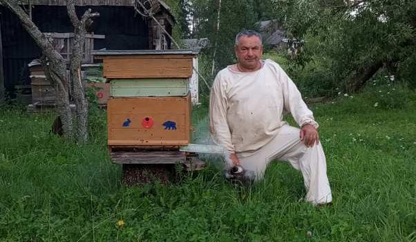 Поклонник среднерусской пчелы